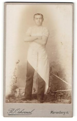 Bild des Verkäufers für Fotografie Robert Ochernal, Marienberg i. S., junger Metzger - Fleischer in Arbeitskleidung zum Verkauf von Bartko-Reher