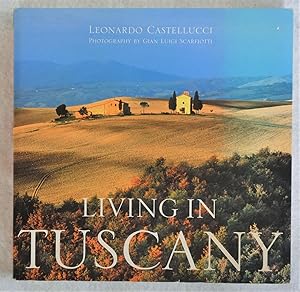 Seller image for Living in Tuscany for sale by The Design Matrix