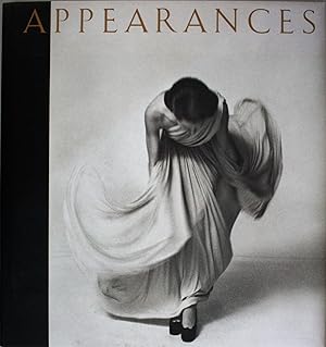 Bild des Verkufers fr Appearances : Fashion Photography Since 1945 zum Verkauf von VintagePhotoBooks