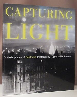 Image du vendeur pour Capturing Light. Masterpieces of California Photography 1850 to the Present. Foreword by Therese Thau Heyman. Essays by Peter E. Palmquist, Naomi Rosenblum, Sally Stein, Andy Grundberg. Photographs from the Collection of the Oakland Museum of Canada. mis en vente par Dieter Eckert