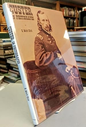 Bild des Verkufers fr Custer in Photographs zum Verkauf von Colophon Book Shop, ABAA