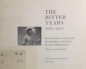 Imagen del vendedor de The Bitter Years. 1935-1941. Rural America as seen by the photographers of the Farm Security Administration [FSA]. a la venta por Antiquariat J. Hnteler