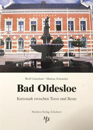 Bild des Verkufers fr Bad Oldesloe. Kreisstadt zwischen Trave und Beste. Mit Texten von Wolf Gtschow und Fotografien von Marion Schnitzler. zum Verkauf von Antiquariat J. Hnteler