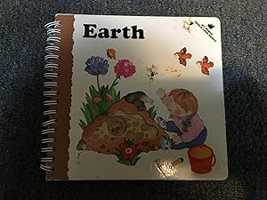 Immagine del venditore per Earth (My World Poke and Look Books) venduto da Betty Mittendorf /Tiffany Power BKSLINEN