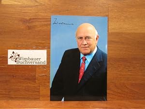 Imagen del vendedor de Autogrammkarte des Friedensnobelpreistrgers a la venta por Antiquariat im Kaiserviertel | Wimbauer Buchversand