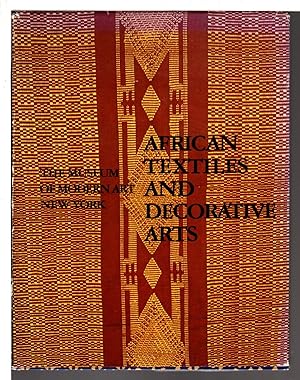 Bild des Verkufers fr AFRICAN TEXTILES AND DECORATIVE ARTS. zum Verkauf von Bookfever, IOBA  (Volk & Iiams)