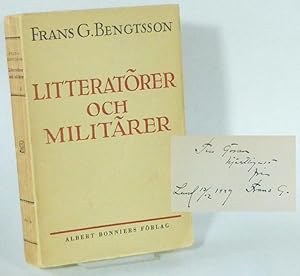 Litteratörer och militärer. Essayer.