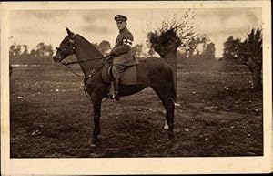 Bild des Verkufers fr Ansichtskarte / Postkarte Katholisch Div. Pfarrer A. Oeller zu Pferd, Sanitter, 1. Bayerische Reserve Division zum Verkauf von akpool GmbH