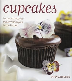 Imagen del vendedor de Cupcakes: Luscious bakeshop favorites from your home kitchen by Kaldunski, Shelly [Hardcover ] a la venta por booksXpress