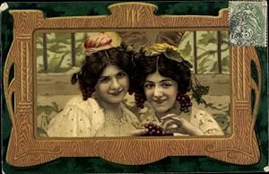 Passepartout Ansichtskarte / Postkarte Junge Frauen mit Weintrauben, Portrait