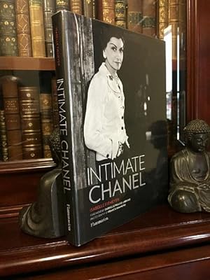 Image du vendeur pour Intimate Chanel. Foreword by Gabrielle Palasse-Labrunie. Photography by Francis Hammond. mis en vente par Time Booksellers
