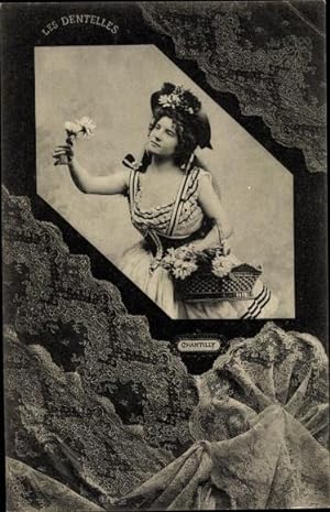 Ansichtskarte / Postkarte Chantilly Oise, Les Dentelles, Stickerei, Frau in Tracht, Blumen