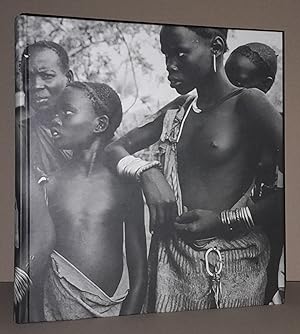 Bild des Verkufers fr Don McCullin in Afrika. zum Verkauf von ANTIQUARIAT TINTENKILLER