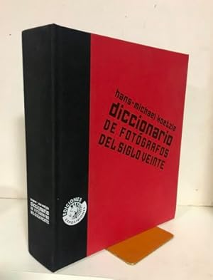 Image du vendeur pour Diccionario de fotgrafos del siglo XX mis en vente par Librera Torres-Espinosa