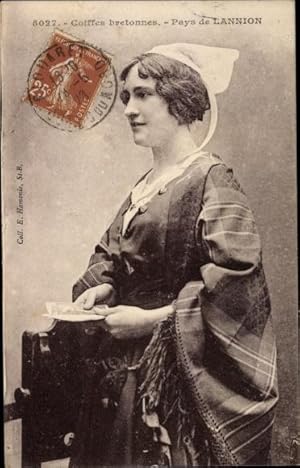 Seller image for Ansichtskarte / Postkarte Lannion Ctes d Armor, Coiffes bretonnes, Frau in Tracht for sale by akpool GmbH