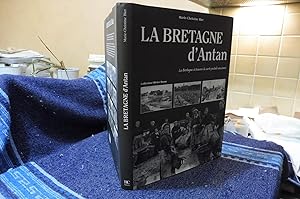 Image du vendeur pour LA BRETAGNE D'Antan La Bretagne  travers la carte postale ancienne mis en vente par librairie ESKAL