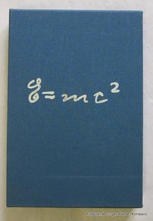 Seller image for E = mc . Wer war Albert Einstein? Mnchen, Collection Heyne, 2005. Mit zahlreichen Abbildungen. 175 S. Or.-Lwd. in Or.-Lwd.-Schuber. (ISBN 3899102517). for sale by Jrgen Patzer