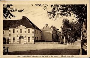 Seller image for Ansichtskarte / Postkarte Saint Fargeau Yonne, La Mairie, LAvenue et lcole des Filles for sale by akpool GmbH