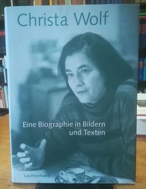 Image du vendeur pour Christa Wolf. Eine Biographie in Bildern und Texten. mis en vente par Antiquariat Bcheretage