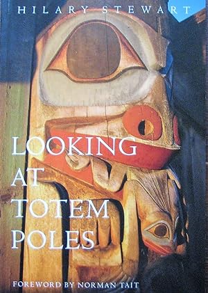Immagine del venditore per Looking at Totem Poles venduto da Librairie La fort des Livres