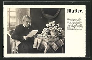 Ansichtskarte Älte Dame liest am Tisch einen Brief, Muttertag