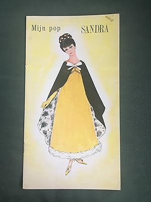 Grandma's Cut-Out Paper Dolls Book: 20 Models and 200 Vintage Clothing  Accessories to Dress in Full Color 60s, 70s and 80s Dolls of the childhood  of