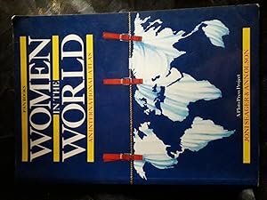 Seller image for Women in the World: An International Atlas (Pluto Press projects) for sale by El Pinarillo Books