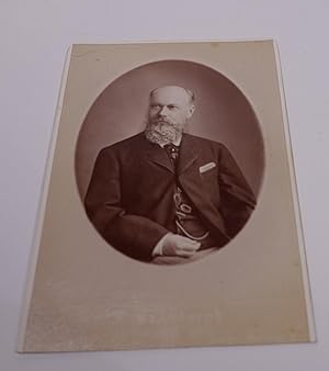 Seller image for Schnes Kabinettfoto des Stuttgarter Fotografen Friedrich Brandseph (1826-1915), Knig Karl von Wrttemberg darstellend. -- Anbei Foto einer Zeichnung Knig Karls. for sale by Antiquariat Thomas Mertens