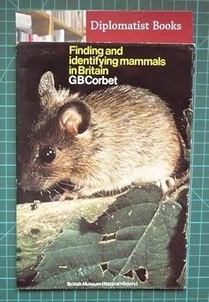 Immagine del venditore per Finding and Identifying Mammals in Britain venduto da Diplomatist Books