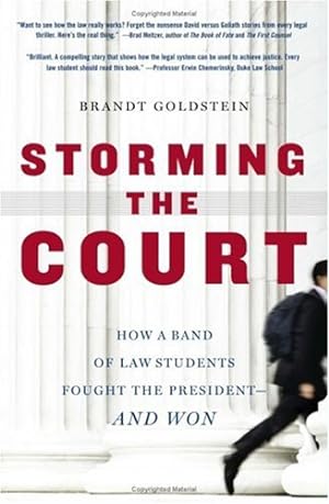 Imagen del vendedor de Storming the Court: How a Band of Law Students Fought the President--and Won by Goldstein, Brandt [Paperback ] a la venta por booksXpress