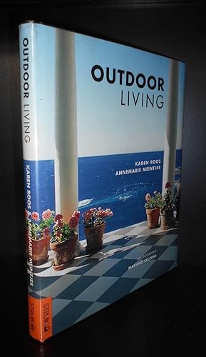 Imagen del vendedor de Outdoor Living a la venta por Quagga Books ABA ; ILAB