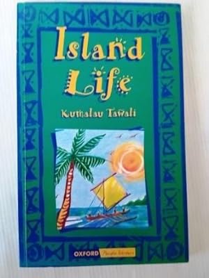 Immagine del venditore per Island Life venduto da Your Book Soon