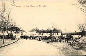 Ansichtskarte / Postkarte Tronget Allier, La Place du Marche
