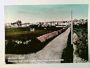 Scorrano (Lecce), Panorama della città vecchia con l'unica porta superstite, AK, gelaufen 1963