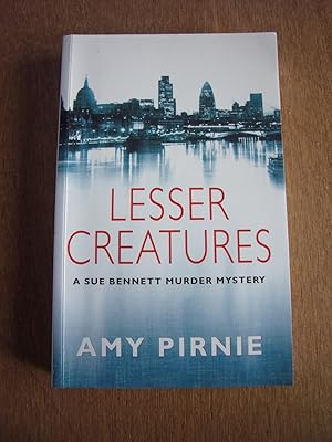 Seller image for Lesser Creatures: A Sue Bennett Murder Mystery (Large Print Edition) for sale by Soin2Books