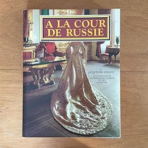 Image du vendeur pour A la cour de Russie, miroir de la vie lgante  Saint-Ptersbourg. Introduction par Audrey Kennett mis en vente par Les bouquins d'Alain