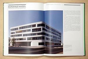 Imagen del vendedor de Nachhaltige Architektur. Sustainable Architecture. a la venta por antiquariat peter petrej - Bibliopolium AG