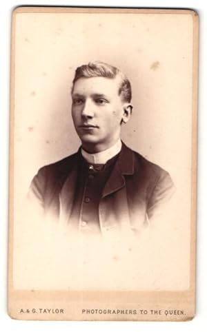 Image du vendeur pour Photo A., G. Taylor, London, Portrait Portrait blonder junger Mann im Anzug mis en vente par Bartko-Reher