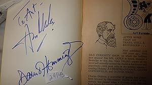 Imagen del vendedor de MR. QUILP, Old Curiosity Shop, By Charles Dickens PAPERBACK #Y 6420 ,1975 BRITISH MUSICAL movie FILM, Abridged Edition, SIGNED by 2 OF ITS STARS, 1st MOVIE EDITION ,SIGNED by actor ANTHONY NEWLEY (who starred as Daniel Quilp) and actor DAVID HEMMINGS (who starred as Richard Swiveller) a la venta por Bluff Park Rare Books