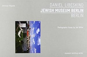 Image du vendeur pour Daniel Libeskind: Jewish Museum Berlin: Museum Building Guides [Soft Cover ] mis en vente par booksXpress