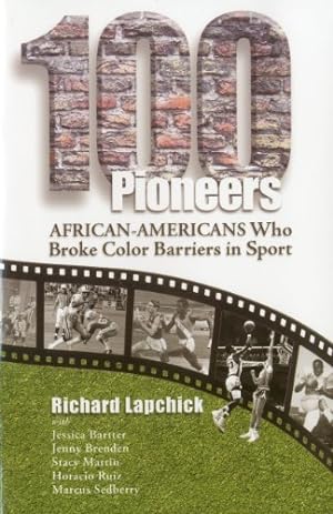 Bild des Verkufers fr 100 Pioneers: African-Americans Who Broke Color Barriers in Sport (Leaders in Sport (Fit)) by Lapchick University of Central Florida, Richard [Paperback ] zum Verkauf von booksXpress