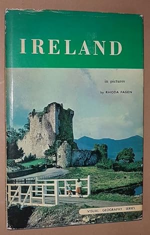 Ireland in Pictures (Visual Geography Series)