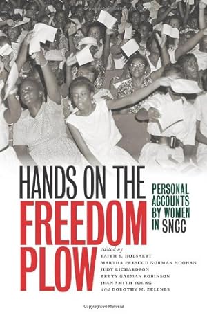 Imagen del vendedor de Hands on the Freedom Plow: Personal Accounts by Women in SNCC [Paperback ] a la venta por booksXpress