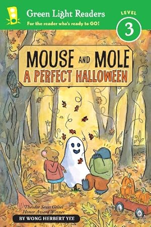 Imagen del vendedor de Mouse and Mole, A Perfect Halloween (Green Light Readers Level 3) by Yee, Wong Herbert [Paperback ] a la venta por booksXpress