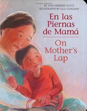Image du vendeur pour En las Piernas de Mamá / On Mother's Lap (Spanish and English Edition) by Scott, Ann Herbert [Board book ] mis en vente par booksXpress