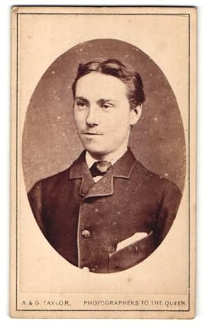 Image du vendeur pour Photo A., G. Taylor, London, Portrait junger Mann mit modischer Frisur im Jacket mis en vente par Bartko-Reher