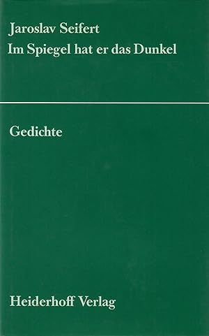 Bild des Verkufers fr Im Spiegel hat er das Dunkel. Gedichte.Tschechisch und Deutsch. Ausgewhlt und bersetzt von Olly Komenda-Soentgerath. zum Verkauf von Antiquariat Biblion