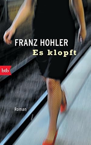 Bild des Verkufers fr Es klopft : Roman. Franz Hohler / btb ; 73920 zum Verkauf von Antiquariat Buchhandel Daniel Viertel