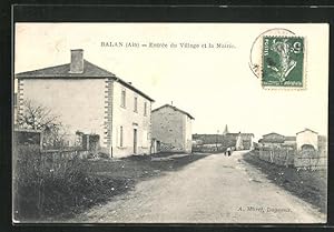 Carte postale Balan, Entree du Village et la Mairie