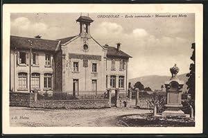 Carte postale Ordonnaz, Ecole communale, Monument aux Morts